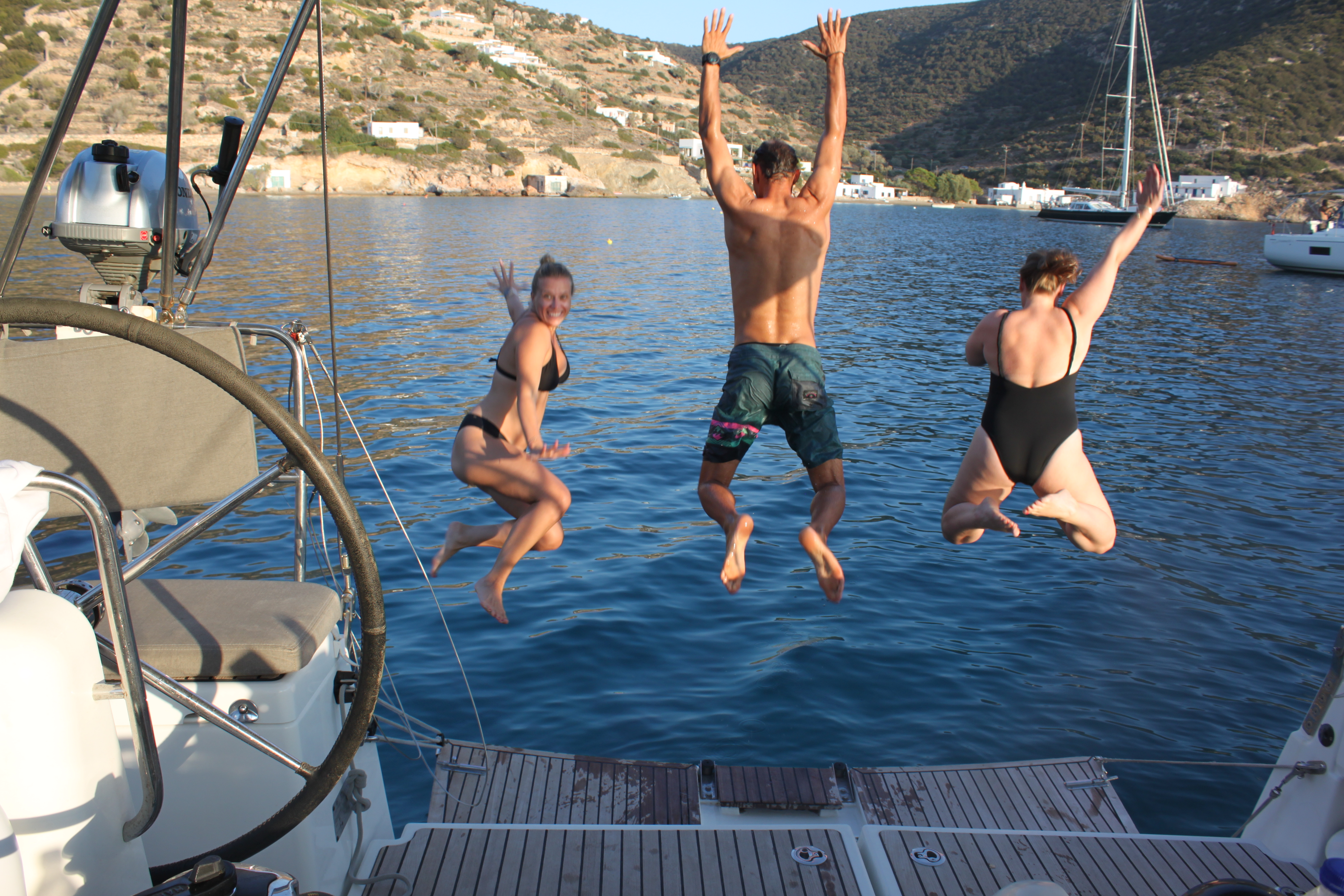 Guests jumping into the water from the boat together
